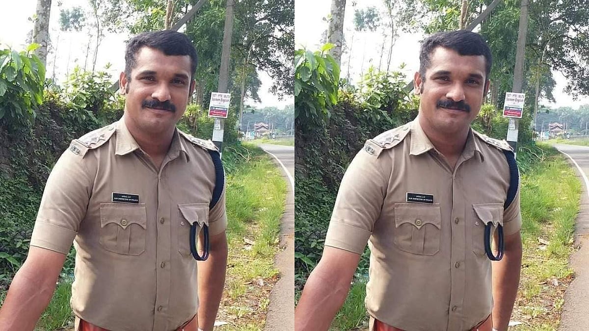 പൊലീസുകാരായാല് ഇങ്ങനെ വേണം!; ഒഴിപ്പിക്കാനെത്തി, വീട് വച്ചു നല്കി എസ്ഐയുടെ സഹാനുഭൂതി