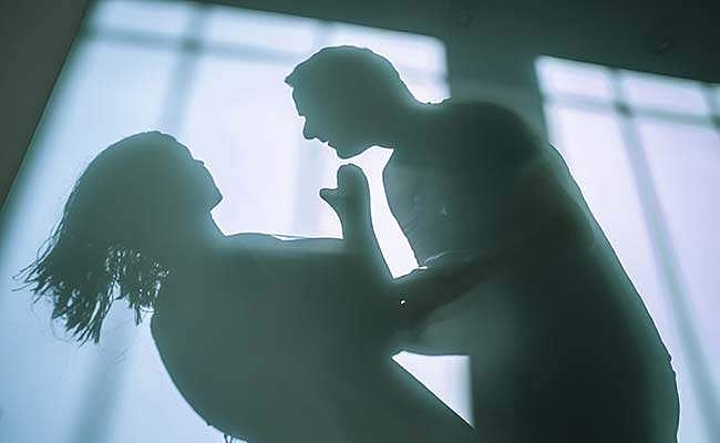 കേണല് ജീവനക്കാരിയുമായി ഓഫീസില് വെച്ച് ലൈംഗികബന്ധത്തിലേര്പ്പെട്ടു ; വീഡിയോയില് പകര്ത്തി ജവാന്മാര്, അന്വേഷണം