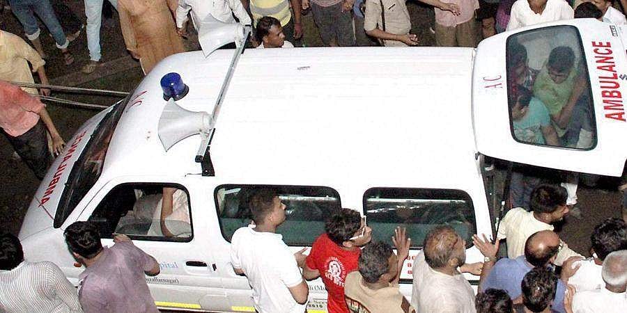 'അരമണിക്കൂര്‍ മുന്‍പ് എത്തിച്ചിരുന്നുവെങ്കില്‍ രക്ഷിക്കാമായിരുന്നു', ട്രാഫിക് ബ്ലോക്ക് അഞ്ചുവയസുകാരന്റെ ജീവനെടുത്തു; സൈറണ്‍ മുഴക്കിയിട്ടും വഴിമാറാതെ യാത്രക്കാരുടെ നിസഹകരണം