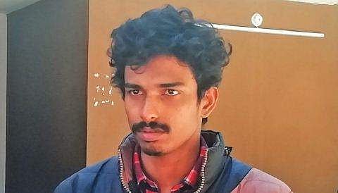 കാട്ടുപോത്തുകൾ ഓടിച്ചു; രാത്രി മുഴുവൻ മരത്തിന് മുകളിൽ; കൊടും വനത്തിൽ അകപ്പെട്ടത് 17 മണിക്കൂർ