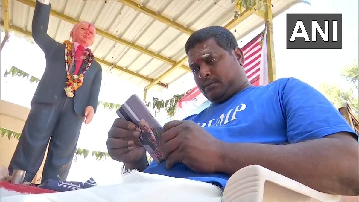 വെളളിയാഴ്ചകളില് ട്രംപിന്റെ ആയുരാരോഗ്യത്തിന് ഉപവാസം, പ്രതിമയ്ക്ക് മുന്പില് പ്രാര്ത്ഥന; 'ദൈവത്തെ' കാണാന് അവസരം ഒരുക്കണം, അഭ്യര്ത്ഥനയുമായി 'ട്രംപ് കൃഷ്ണ'
