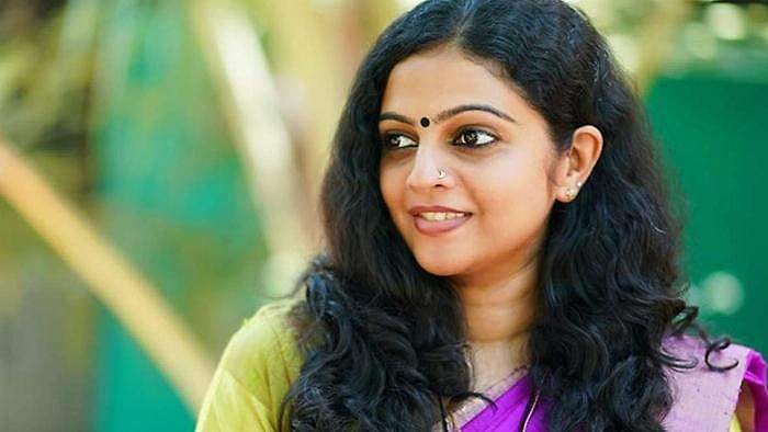 'പ്രസവിച്ച പെണ്ണുങ്ങളെയെല്ലാം 'അമ്മ' എന്ന് പറയുന്ന പരിപാടി നിര്‍ത്താറായി...!'