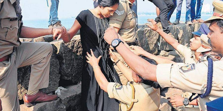 കുഞ്ഞിനെ കൊല്ലാന്‍ പ്രേരിപ്പിച്ചത് കാമുകന്‍; ശരണ്യയുടെ മൊഴിയില്‍ വിശ്വസിക്കാതെ പൊലീസ്