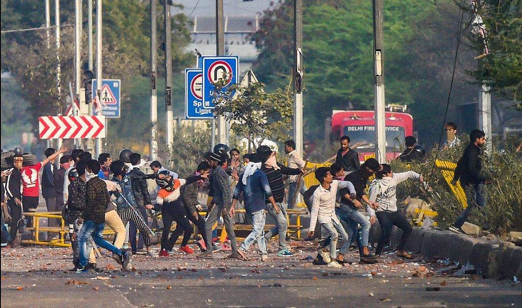 വെടിയേറ്റ പതിനാലുകാരന്‍ ജീവനുവേണ്ടി നടുറോഡില്‍ കിടന്നത് ആറുമണിക്കൂര്‍; ആംബുലന്‍സ് തടഞ്ഞ് കലാപകാരികള്‍; ആശുപത്രിയിലെത്തിച്ചത് പിസിആര്‍ വാഹനത്തില്‍