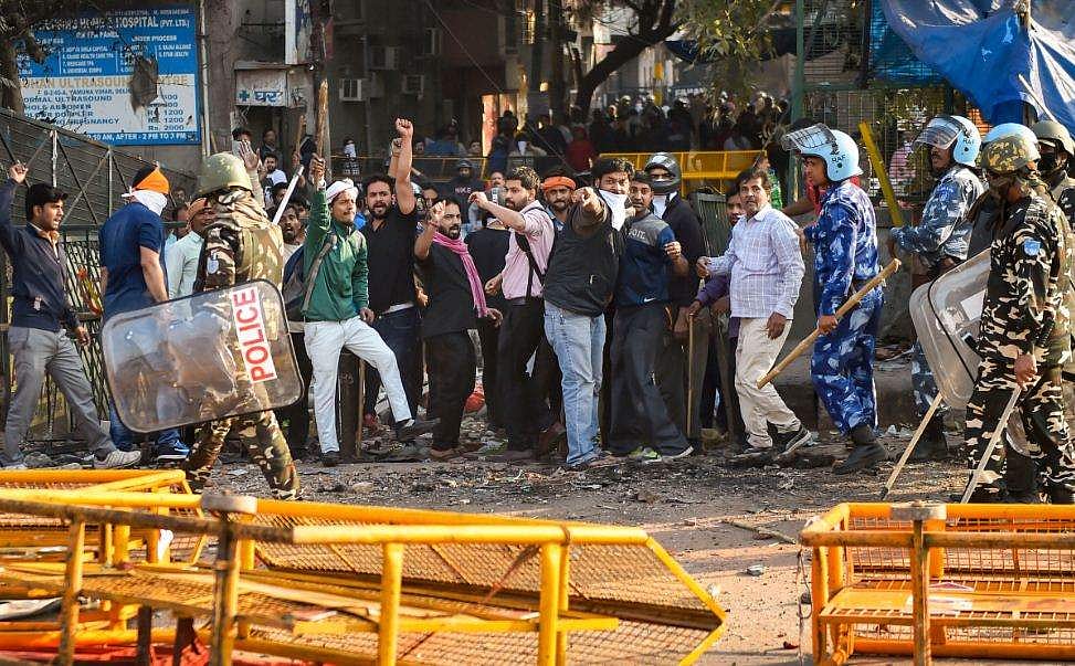 നിങ്ങള്‍ ഹിന്ദുവാണോ, അതോ മുസ്ലീമോ?; പാന്റ് അഴിച്ച് മതം വ്യക്തമാക്കൂ; ഡല്‍ഹിയിലെ നടുക്കുന്ന അനുഭവങ്ങള്‍ പങ്കുവെച്ച് മാധ്യമപ്രവര്‍ത്തകന്‍