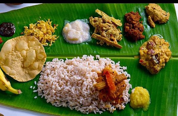 പായസവും പഴവും കഴിച്ച് സ്പീക്കർ മടങ്ങി; നിയമസഭാ ഓണ സദ്യ ഒരുക്കിയത് 1300 പേർക്ക്, പകുതി വിളമ്പിയപ്പോൾ തീർന്നു!