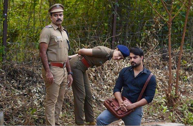 'മാഡം, ദേ അങ്ങോട്ട് നോക്കിക്കേ, ഒരു തെളിവല്ലേ അത്?', ടൊവിനോയുടെ ഡയലോ​ഗിൽ നടുവൊടിഞ്ഞ് മംമ്ത