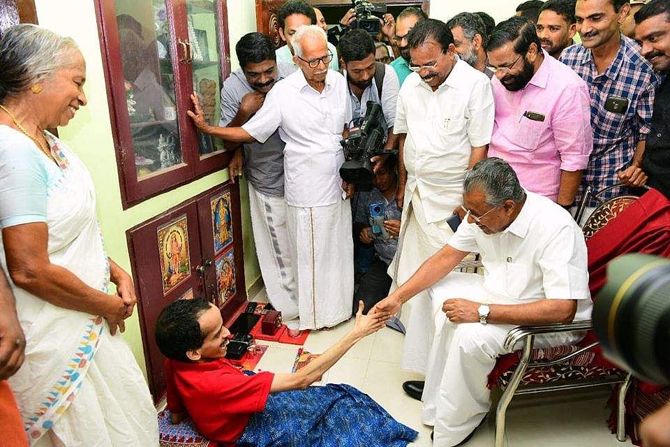 മുഖ്യമന്ത്രിയെ കാണണം, മണികണ്ഠന് ആഗ്രഹം പറഞ്ഞു; പ്രിയ നേതാവ് വീട്ടിലെത്തി, സന്തോഷം ഈ 'ലൈഫ്'