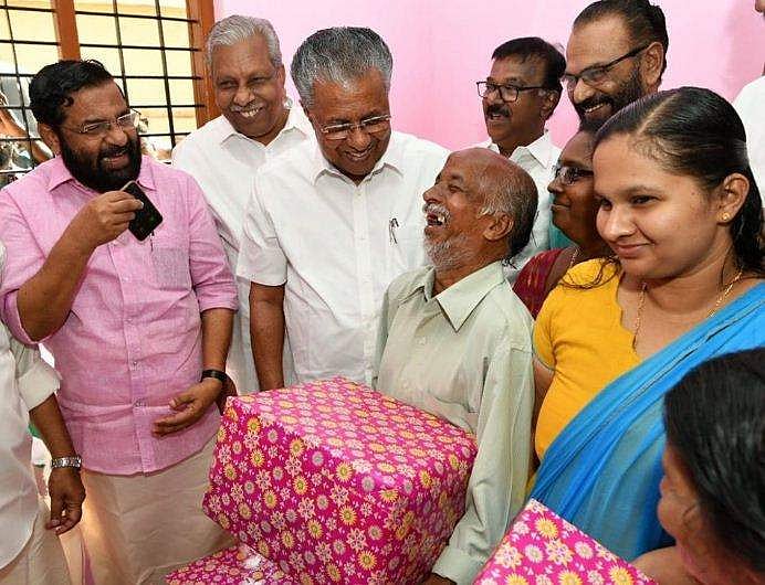 ചന്ദ്രന് ആഹ്ലാദത്തിന്റെ 'ലൈഫ്' , പങ്കുചേര്‍ന്ന് മുഖ്യമന്ത്രി, അനിര്‍വചനീയം