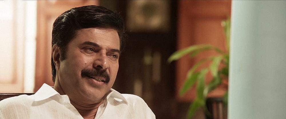 'രണ്ട് കിഡ്നിയും തകരാറിലാണ്, സഹായിക്കണം മമ്മുക്കാ'; പേജില് കമന്റ്; ആരാധകനെ ചേര്ത്തുപിടിച്ച് താരം