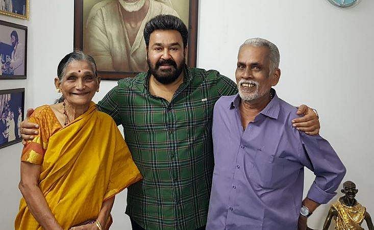 മോഹന്‍ലാലിന് ഭക്ഷണവുമായി വിജയനും മോഹനയും വീട്ടില്‍; ചേര്‍ത്തുപിടിച്ച് താരം; വൈറലായി ചിത്രം