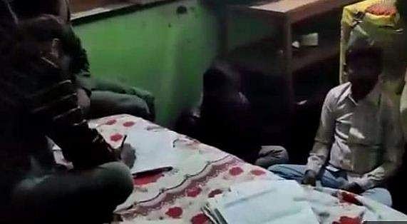 കോപ്പിയടിക്ക് സഹായം; ഉത്തരങ്ങൾ വീട്ടിൽ നിന്ന് എഴുതി നൽകും; സ്കൂൾ ജീവനക്കാരനും വിദ്യാർത്ഥികളും പിടിയിൽ