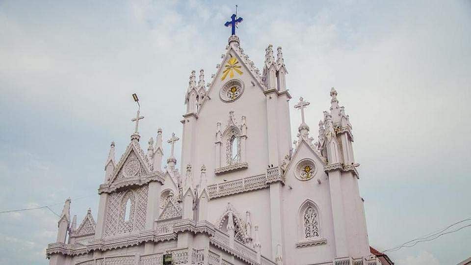 പളളികളിലെ ചടങ്ങുകള്‍ക്ക് നിയന്ത്രണം ഏര്‍പ്പെടുത്തി ക്രൈസ്തവ സഭകള്‍