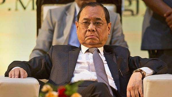 "ജഡ്ജിമാരെ കാശ് നൽകി സ്വാധീനിക്കുന്നു; ചിലരുടെ ആഗ്രഹമനുസരിച്ച് വിധി പറഞ്ഞില്ലെങ്കിൽ അപകീർത്തിപ്പെടുത്തും"; ആരോപണവുമായി ഗൊഗോയ്