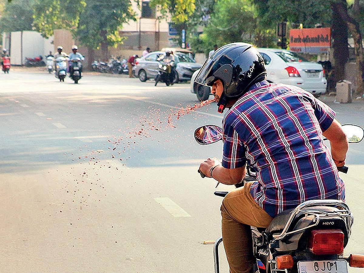 കോവിഡ് 19: പൊതുസ്ഥലത്ത് തുപ്പി; ആയിരം രൂപ പിഴയിട്ട് കോര്‍പ്പറേഷന്‍