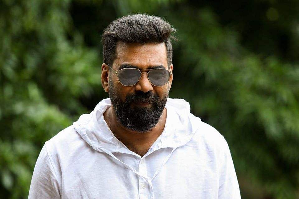 'പത്ത് ദിവസത്തിലധികമായി വീട്ടില്നിന്ന് പുറത്തിറങ്ങുന്നില്ല, മോനും സംയുക്തയ്ക്കുമൊപ്പം സമയം ചെലവഴിക്കുന്നു'; ബിജു മേനോന്