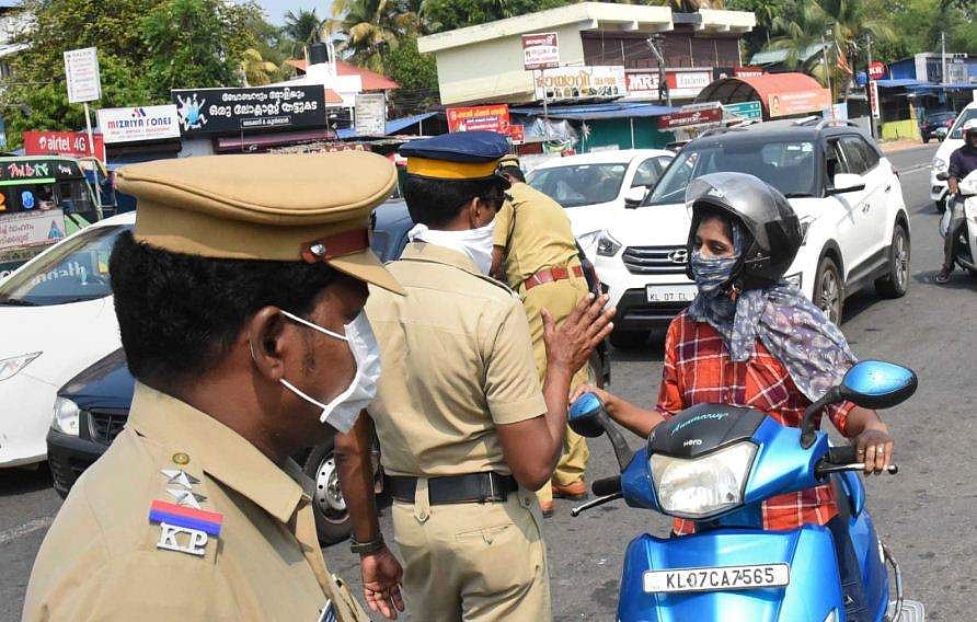 ലോക്ക് ഡൗണ്‍ നിര്‍ദേശം ലംഘിച്ചു; 402 കേസുകള്‍ രജിസ്റ്റര്‍ ചെയ്തു; കര്‍ശനനടപടി തുടരും