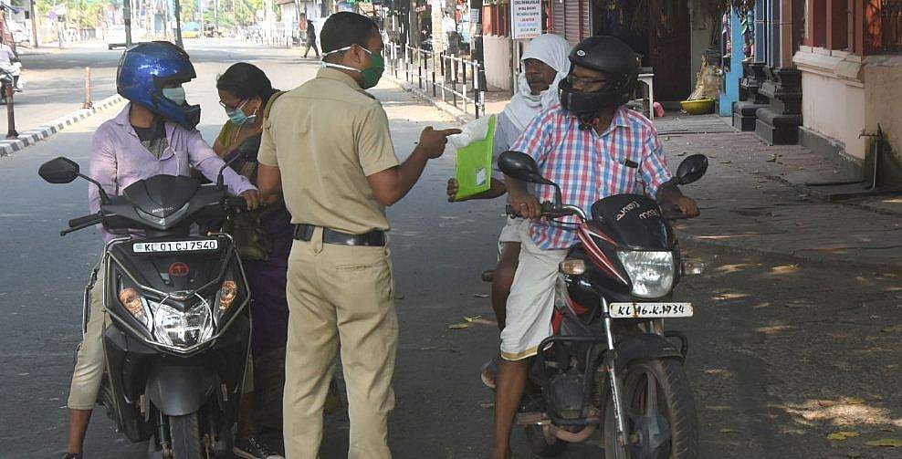 ഇവര്‍ക്ക് പുറത്തിറങ്ങാന്‍ പാസ്സ് വേണ്ട; ഐഡി കാര്‍ഡ് കാണിച്ചാല്‍ മതി, ഇളവുമായി പൊലീസ്