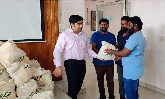 '108 ആംബുലന്‍സ്' ഡ്രൈവര്‍മാര്‍ക്ക് സൗജന്യ ഭക്ഷ്യ കിറ്റുകള്‍