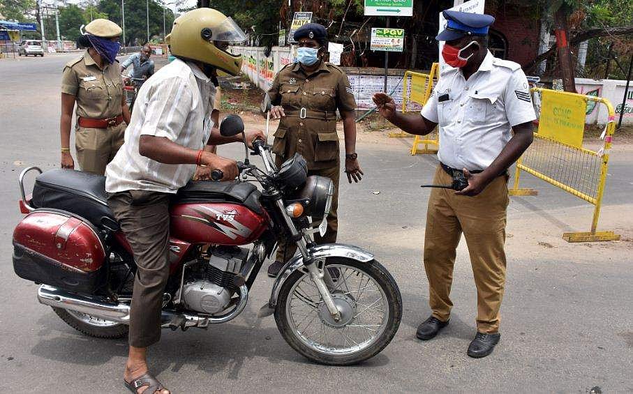 മരണ വീട്ടിലേക്കെന്ന് യാത്രക്കാരൻ ; സംശയം തോന്നി രഹസ്യനിരീക്ഷണം ; മദ്യവുമായി ബിവറേജസിൽ നിന്നും കയ്യോടെ പിടിയിൽ 