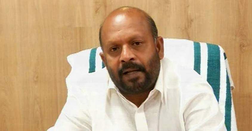 തൊഴിലുടമകള്ക്ക് മുന്നറിയിപ്പ്; അതിഥി തൊഴിലാളികള് പുറത്തിറങ്ങിയാല് നടപടിയെന്ന് മന്ത്രി സുനില് കുമാര്, ഇറക്കിവിടുന്നവരെ രാജ്യദ്രോഹികളായി കാണേണ്ടിവരും