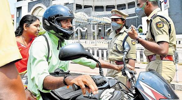 കോട്ടയം ജില്ലയിൽ നിരോധനാജ്ഞ; നാലു പേരില്‍ കൂടുതല്‍ ഒത്തുചേരരുത്, കര്‍ശന നടപടി 