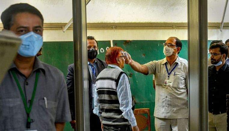 മെഡിക്കല്‍ കോളജില്‍ നിരീക്ഷണത്തിലിരിക്കെ ബീഹാര്‍ സ്വദേശി രക്ഷപ്പെട്ടു; നാട്ടുകാര്‍ പിടികൂടി ആശുപത്രിയിലെത്തിച്ചു