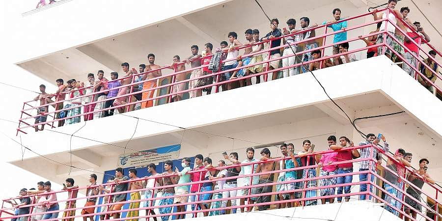 അതിഥി തൊഴിലാളികള്‍ക്ക് പ്രത്യേകം തിരിച്ചറിയല്‍ കാര്‍ഡ്; ഇന്‍ഷൂറന്‍സ് പരിരക്ഷ നല്‍കും