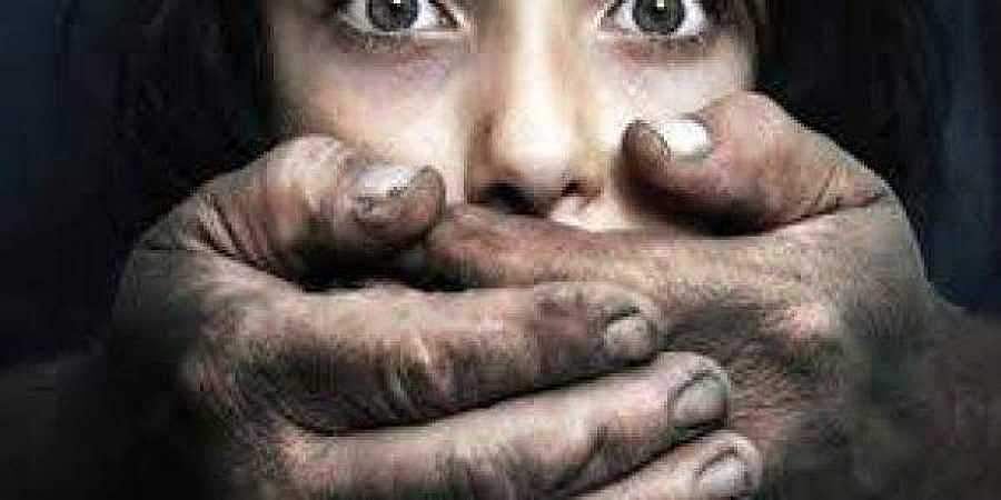 സ്‌കൂളിലേക്ക് പോയ നാലാം ക്ലാസുകാരിയെ തട്ടിക്കൊണ്ടുപോകാന്‍ ശ്രമം; നാടോടി സ്ത്രീയെ നാട്ടുകാര്‍ പിടികൂടി