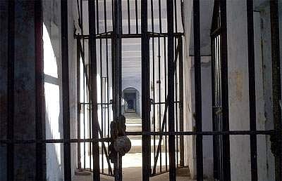 കൊറോണ; സംസ്ഥാനത്തെ ജയിലുകളിലും നിയന്ത്രണം; പരോൾ കഴിഞ്ഞെത്തിയവരെയും പുതിയ തടവുകാരെയും പ്രത്യേകം പാർപ്പിക്കും
