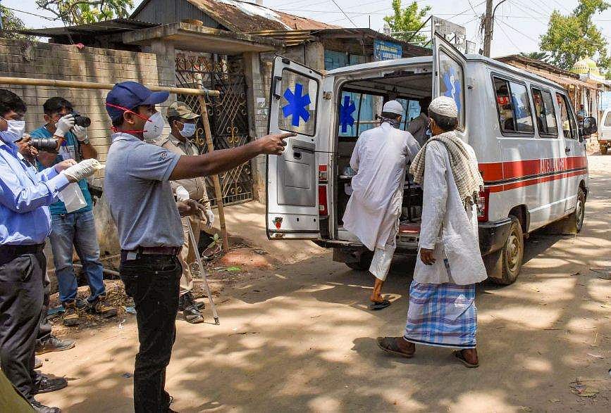 ധാരാവിയിലും കോവിഡ്; 56കാരനും മൂന്ന് ദിവസം പ്രായമായ കുഞ്ഞിനും; ആശങ്ക
