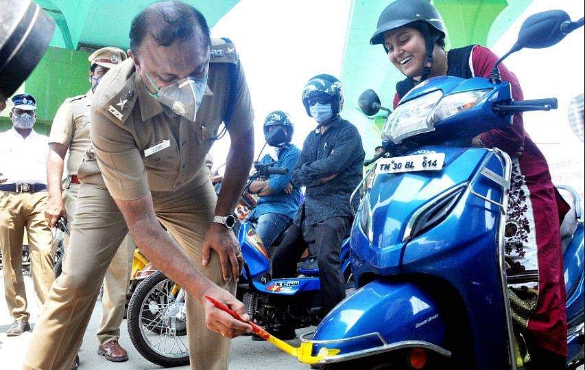 ലോക്ക്ഡൗണ്‍ ലംഘിക്കുന്ന വാഹനങ്ങള്‍ക്ക് പെയിന്റടിക്കും, വീണ്ടും ലംഘിച്ചാല്‍ കടുത്ത നടപടിയെന്ന് തമിഴ്‌നാട് പൊലീസ്