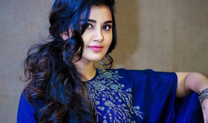 'ഇതൊക്കെ ചെയ്യാൻ ഈ ഞരമ്പന്മാർക്ക് ഇപ്പോഴും സമയം കിട്ടുന്നുണ്ടോ?  നിങ്ങൾക്ക് അമ്മയും പെങ്ങന്മാരുമില്ലേ'; പൊട്ടിത്തെറിച്ച് അനുപമ