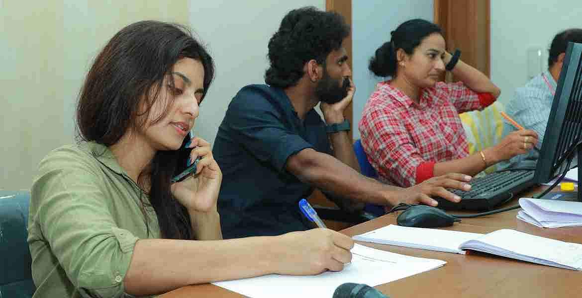 കോള്‍ സെന്ററില്‍ വൊളണ്ടിയറായി 'ജോസഫി'ലെ താരം; ഇത് കടമയെന്ന് ആത്മീയ