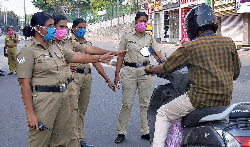 കാസര്‍കോട് നിയന്ത്രണം കടുപ്പിച്ച് പൊലീസ് ; ഇന്ന് മുതല്‍ ട്രിപ്പിള്‍ ലോക്ക്ഡൗണ്‍