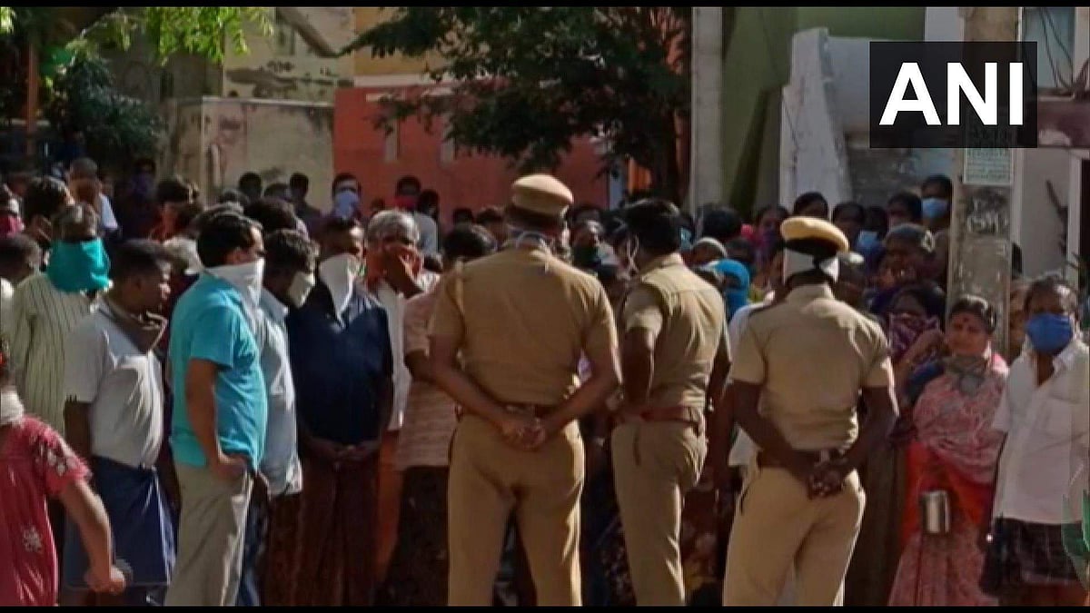 അവശ്യ സാധനങ്ങള്‍ വാങ്ങാന്‍ പോലും പണമില്ല; തമിഴ്‌നാട്ടില്‍ തൊഴിലാളികള്‍ തെരുവില്‍