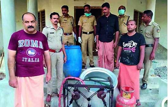 ബിരിയാണിച്ചെമ്പില്‍ ചാരായം വാറ്റ് ; ബിജെപി പ്രവര്‍ത്തകര്‍ അടക്കം മൂന്നുപേര്‍ പിടിയില്‍