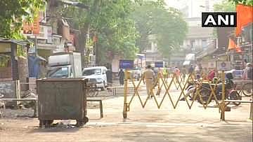 ഹോട്ട്‌സ്‌പോട്ടായി ധാരാവി ; 15 പേര്‍ക്ക് കൂടി കോവിഡ് സ്ഥിരീകരിച്ചു ; റോഡ് അടച്ചു, നിയന്ത്രണം കര്‍ശനമാക്കി പൊലീസ്
