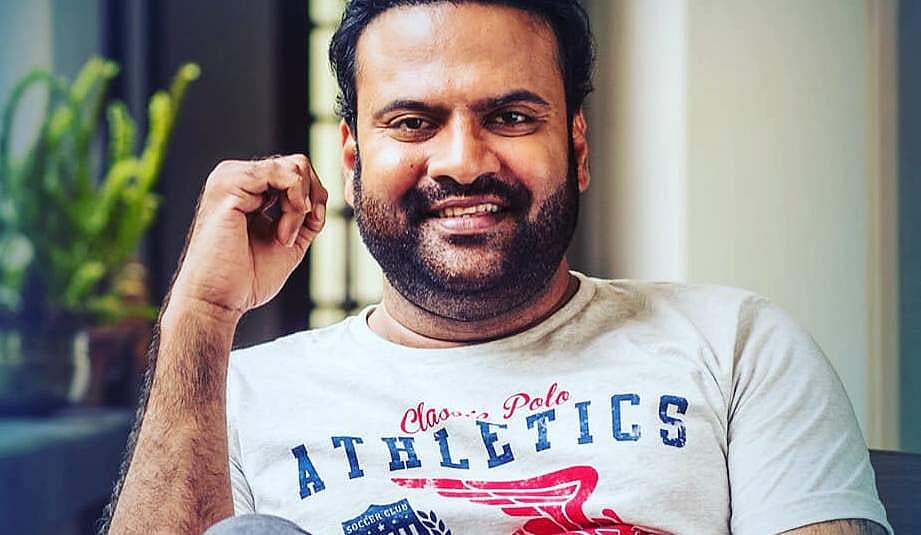 ഇന്ന് എന്റെ പള്ളി ഇവിടെയാണ്, ഈസ്റ്റർ ദിനത്തിൽ കമ്യൂണിറ്റി കിച്ചണിൽ നിന്ന് ടിനി ടോം; വിഡിയോ