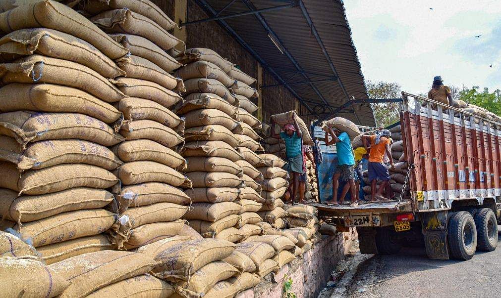 32 കോടി ദരിദ്രജനവിഭാഗങ്ങള്‍ക്ക് നേരിട്ട് പണം നല്‍കി, ഇന്നലെ വരെ വിതരണം ചെയ്തത് 29,352 കോടി; 5.29 കോടി ഗുണഭോക്താക്കള്‍ക്ക് സൗജന്യ റേഷന്‍: കേന്ദ്രസര്‍ക്കാര്‍