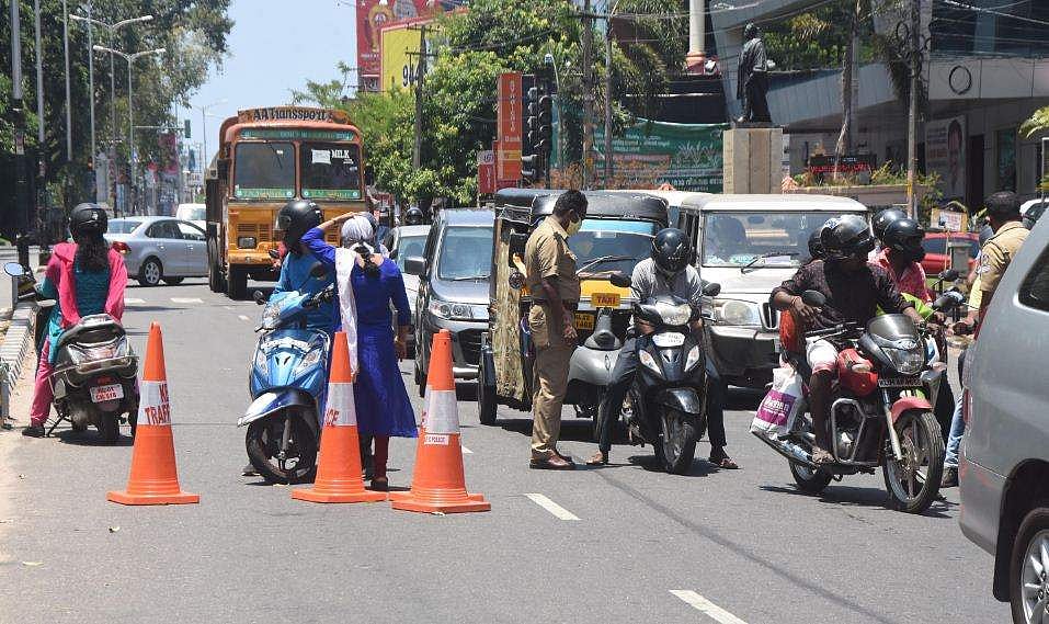പത്തനംതിട്ടയ്ക്കും കൊല്ലത്തിനും എറണാകുളത്തിനും 24 ന് ശേഷം ഭാഗിക ഇളവ്; കോട്ടയം, ഇടുക്കി ജില്ലകള്‍ക്ക് പൂര്‍ണ ഇളവ്: സംസ്ഥാനത്തിന്റെ നിര്‍ദേശം ഇങ്ങനെ 