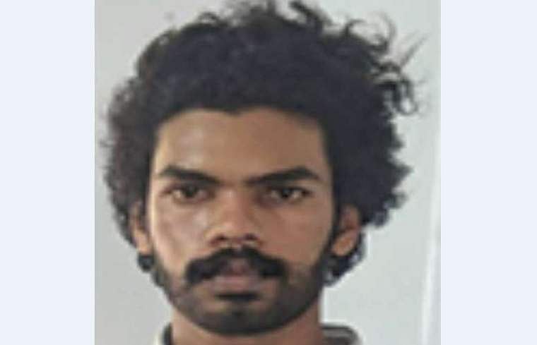 അമ്മയുടെ ഇൻസ്റ്റ​ഗ്രാം അക്കൗണ്ടിലൂടെ ചാറ്റിങ്; പത്താം ക്ലാസുകാരി അർധ രാത്രി ബസ് സ്റ്റോപ്പിൽ; വിളിച്ചിറക്കിയ യുവാവ് അറസ്റ്റിൽ