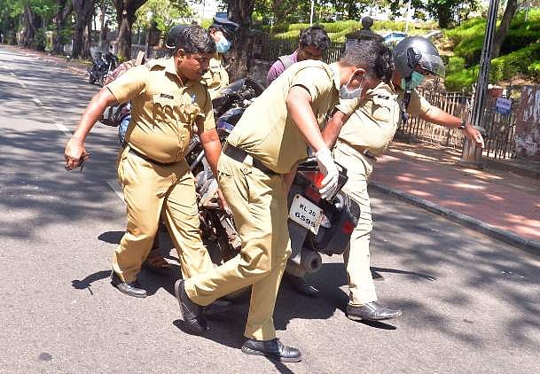 പിഴയടയ്ക്കേണ്ടത് 1000 രൂപ മുതൽ 5000 രൂപ വരെ; പിടിച്ചെടുത്ത വാഹനങ്ങൾ തിരികെ കിട്ടും; ചെയ്യേണ്ടത് ഇങ്ങനെ