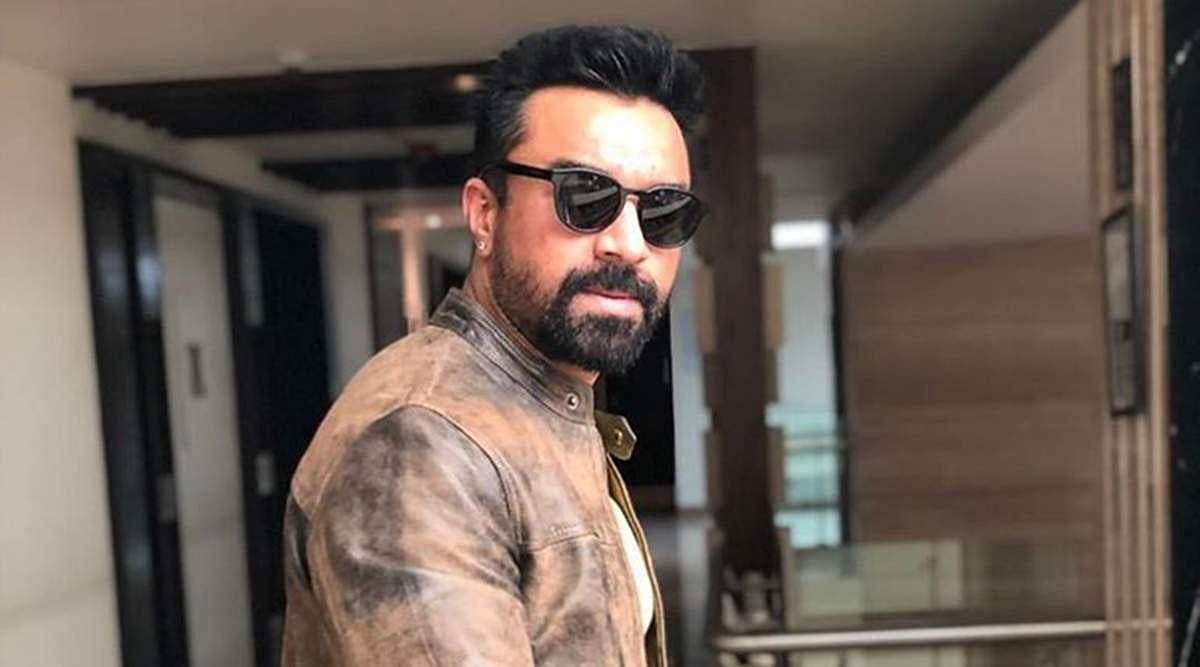 ബോളിവുഡ് നടന്‍ അജാസ് ഖാന്‍ അറസ്റ്റില്‍