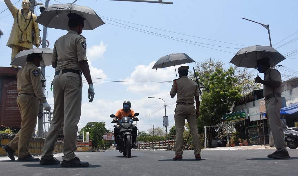 ഓട്ടോയ്ക്കും ടാക്‌സിക്കും  അനുമതിയില്ല, ഇന്ന് നിരത്തിലിറക്കാവുന്ന വാഹനങ്ങള്‍ ഇവയൊക്കെ...