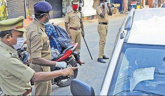 തിരുവനന്തപുരം ന​ഗരത്തിൽ നാളെ മുതൽ കർശന നിയന്ത്രണം; അതിര്‍ത്തികള്‍ പൂര്‍ണമായി അടച്ച് പരിശോധന