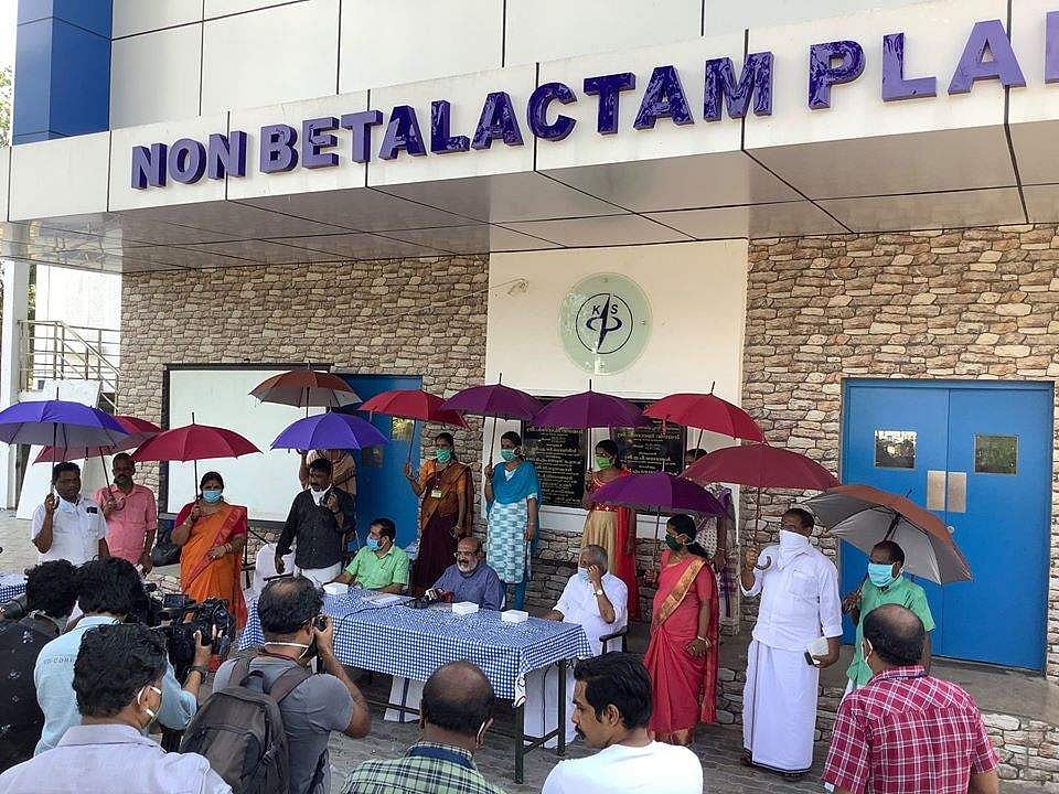 ഐസക്കിന്റെ തലയില് കത്തിയ ഐഡിയ; തണ്ണീര്മുക്കം പഞ്ചായത്തിന്റെ കുട ചൂടി പ്രതിരോധം കേരളം ഏറ്റെടുക്കുന്നു