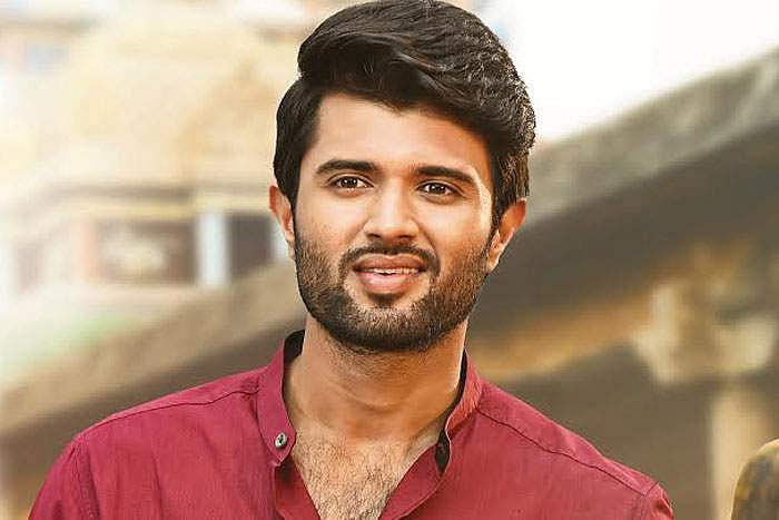 ആരാധകരുടെ സംഭാവന 40 ലക്ഷത്തിലധികം; ഇരട്ടി കുടുംബങ്ങളിലേക്ക് സഹായമെത്തിക്കാന്‍ നടന്‍ വിജയ് ദേവരക്കൊണ്ട 