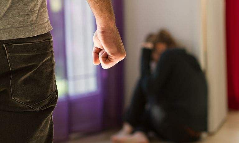 ലോക്ക്ഡൗണ്‍ 'ദുരിതകാലം'; ഗാര്‍ഹിക പീഡനം കൂടിയെന്ന് ദേശീയ വനിതാ കമ്മീഷന്‍