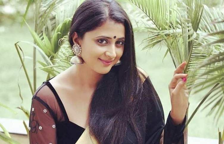 '10 ദിവസത്തിന് ശേഷം ആദ്യമായി പുറത്തിറങ്ങി, തിരിച്ചു വണ്ടിയോടിച്ചപ്പോൾ കരഞ്ഞുപോയി'; അനുഭവം പങ്കുവെച്ച് കനിഹ